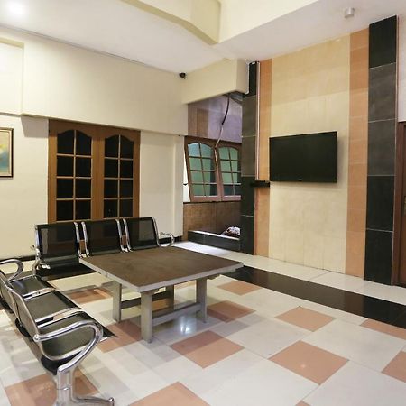 Spot On 2358 Aster Homestay Melati Esterno foto