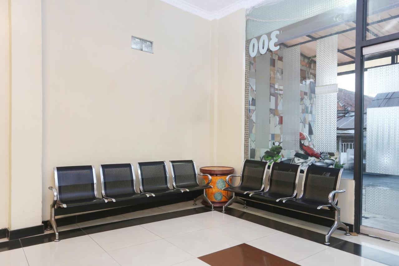 Spot On 2358 Aster Homestay Melati Esterno foto