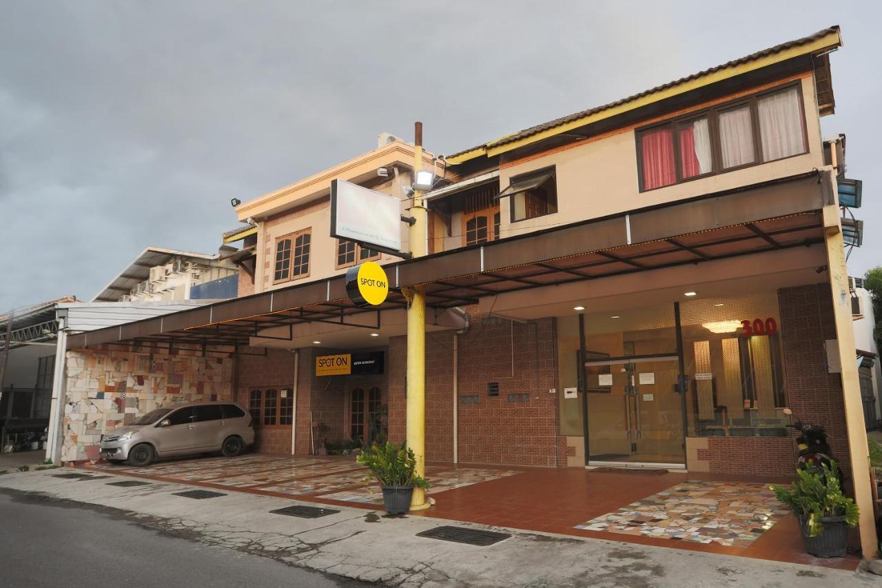 Spot On 2358 Aster Homestay Melati Esterno foto