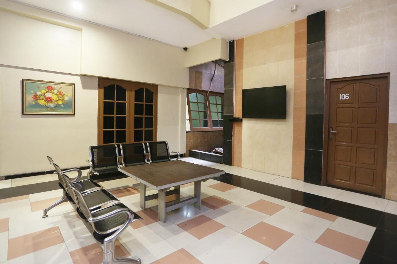 Spot On 2358 Aster Homestay Melati Esterno foto