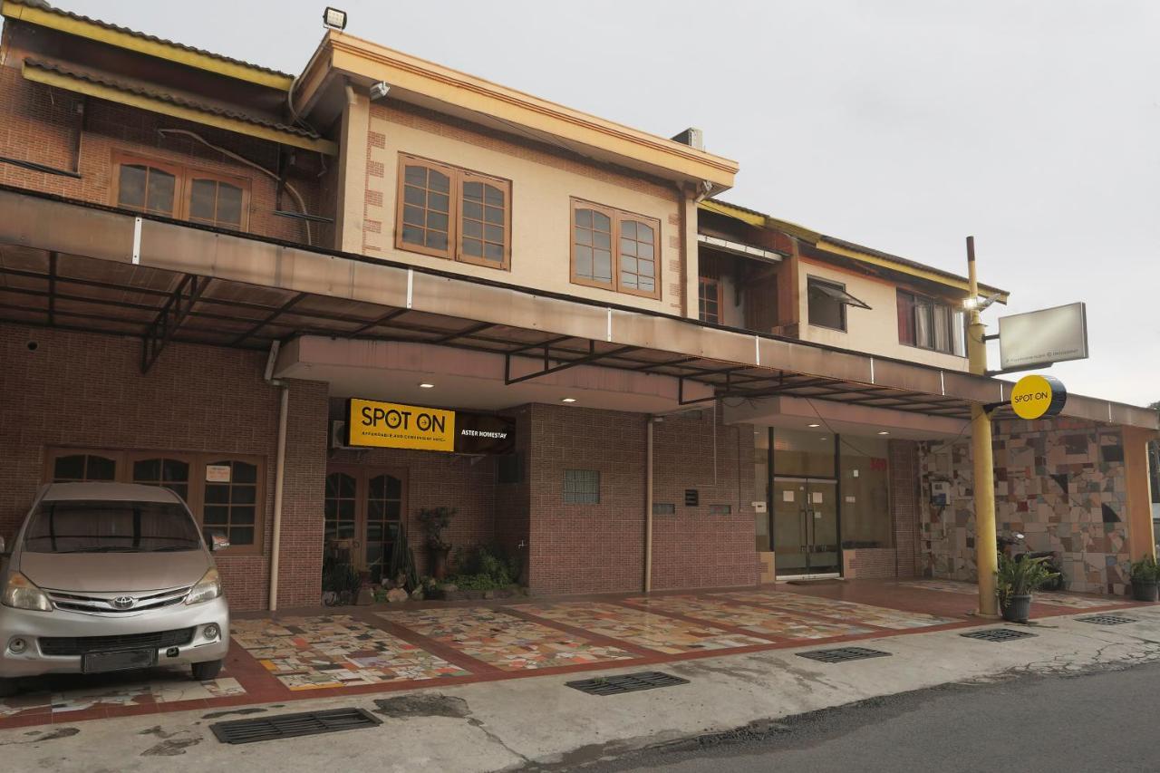 Spot On 2358 Aster Homestay Melati Esterno foto