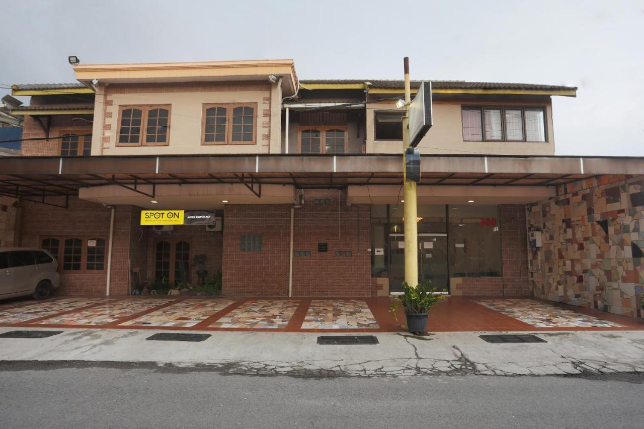 Spot On 2358 Aster Homestay Melati Esterno foto