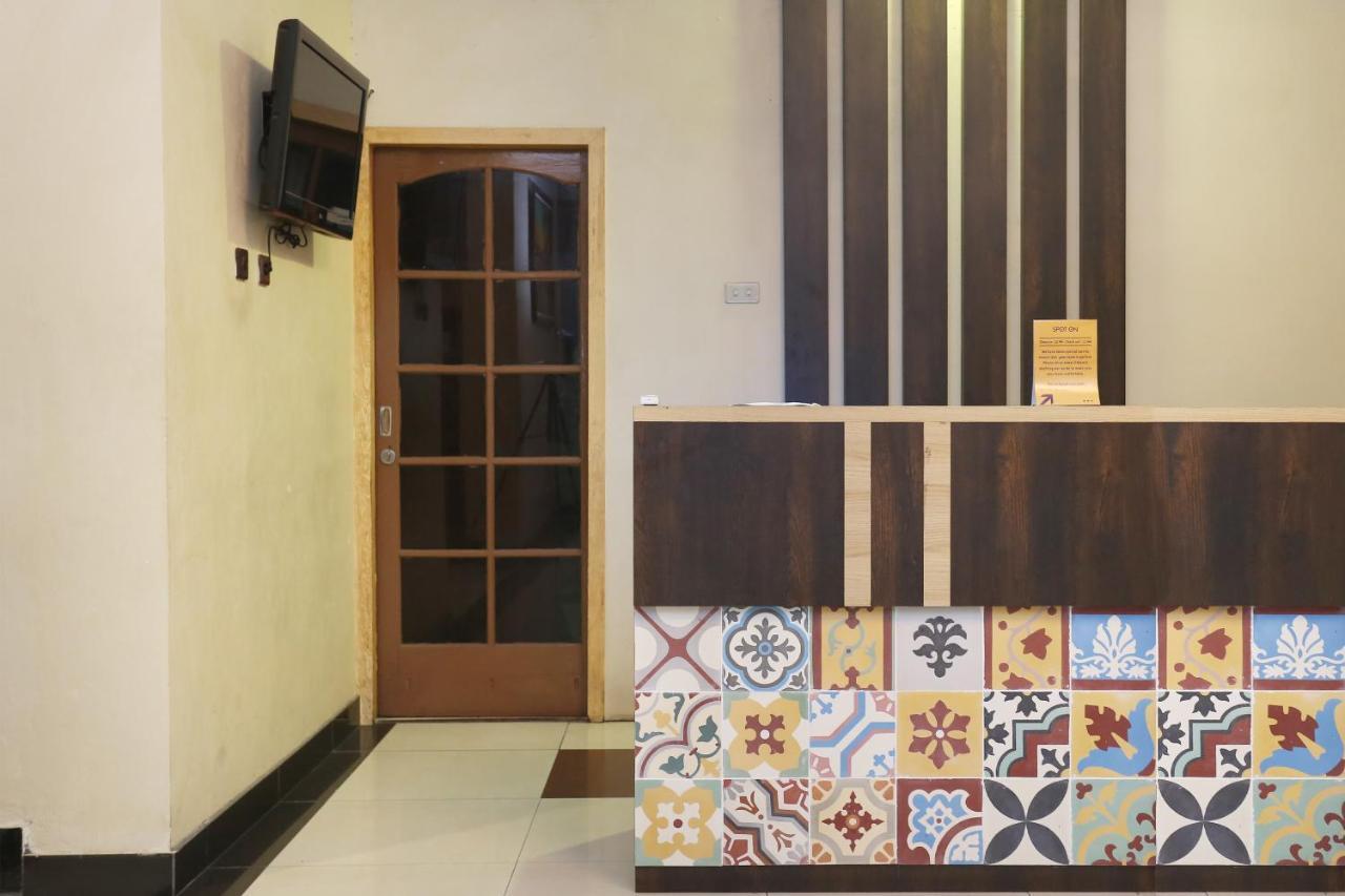 Spot On 2358 Aster Homestay Melati Esterno foto