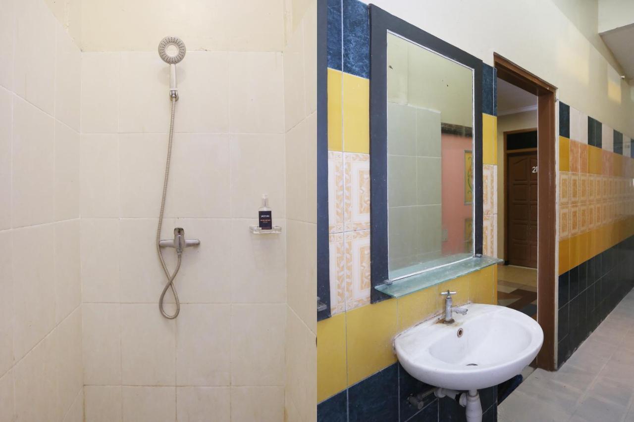 Spot On 2358 Aster Homestay Melati Esterno foto