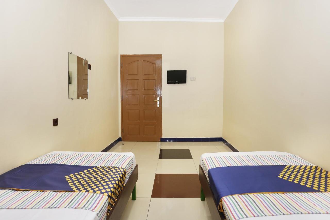 Spot On 2358 Aster Homestay Melati Esterno foto