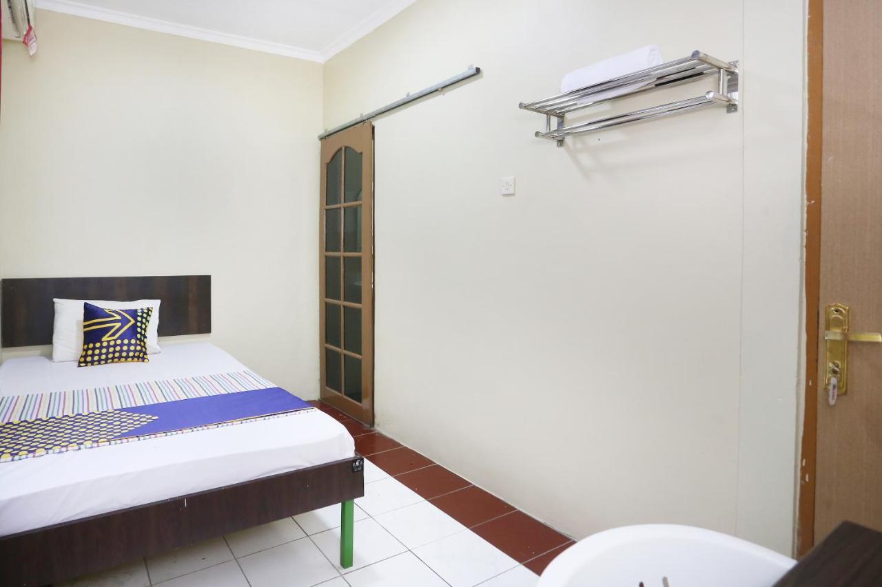 Spot On 2358 Aster Homestay Melati Esterno foto