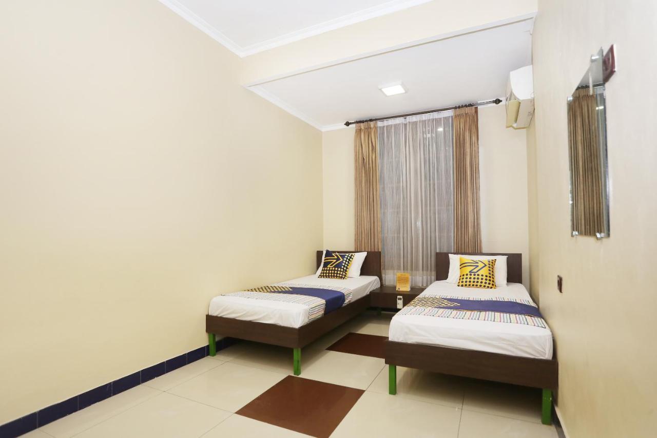 Spot On 2358 Aster Homestay Melati Esterno foto