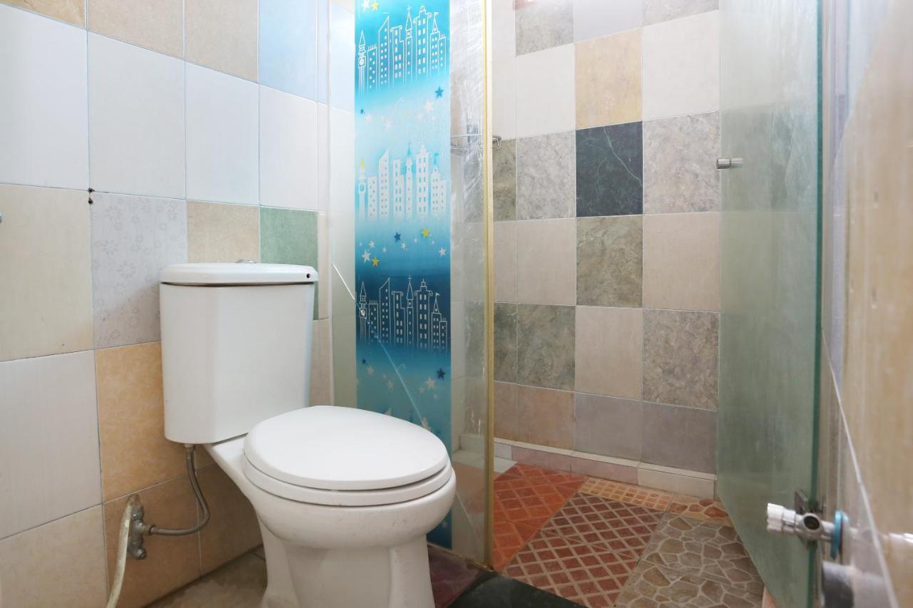 Spot On 2358 Aster Homestay Melati Esterno foto
