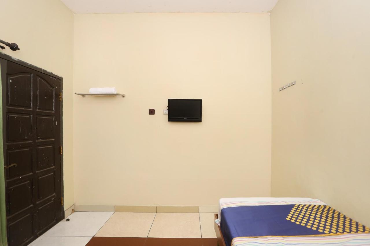 Spot On 2358 Aster Homestay Melati Esterno foto