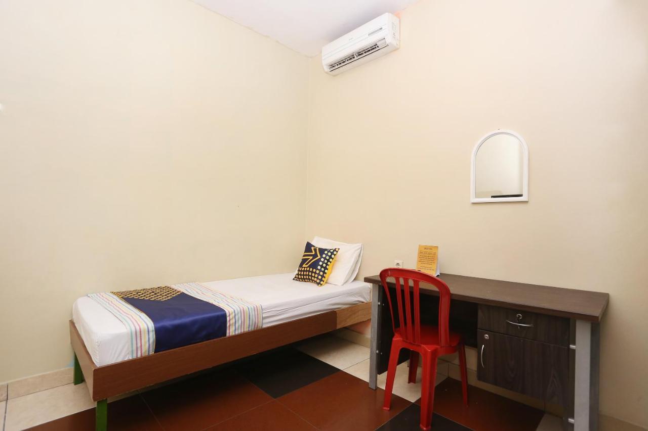 Spot On 2358 Aster Homestay Melati Esterno foto