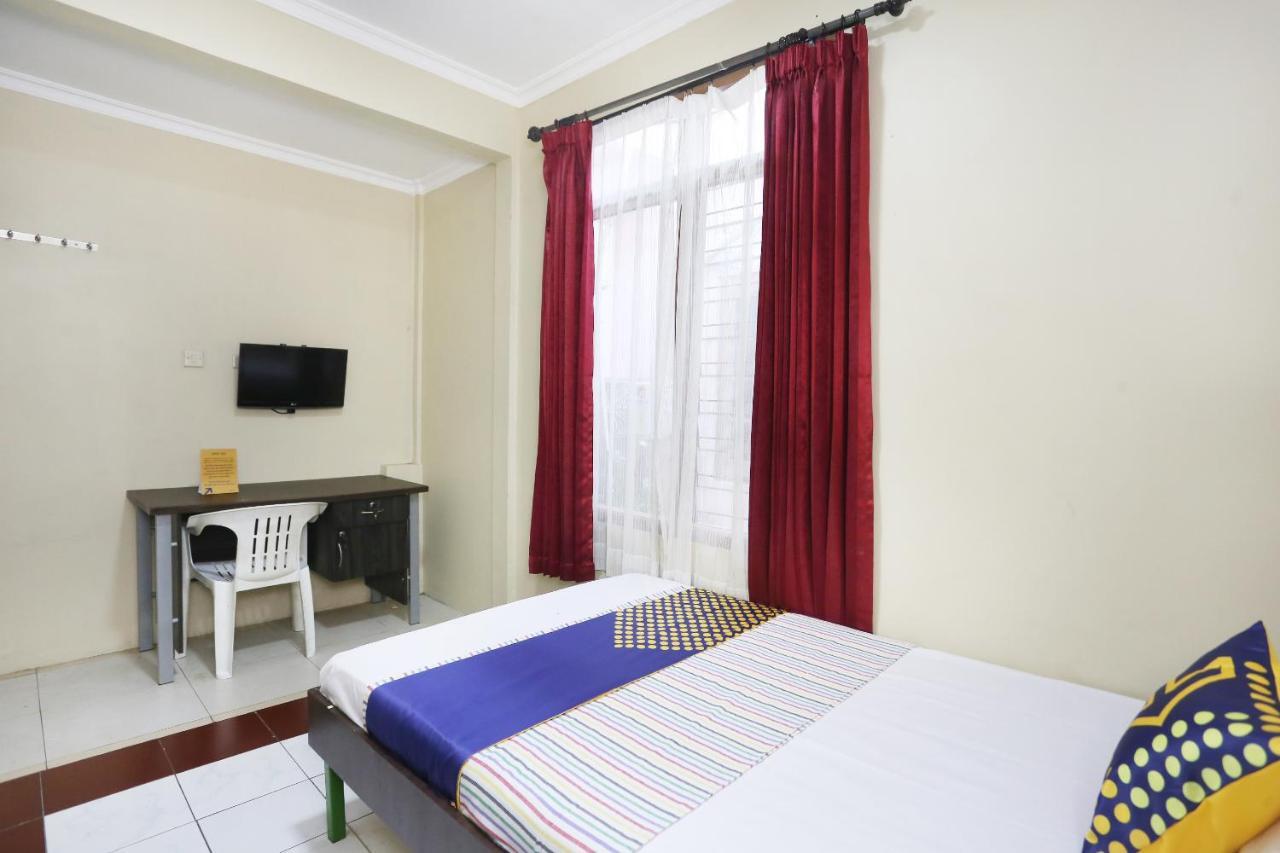 Spot On 2358 Aster Homestay Melati Esterno foto