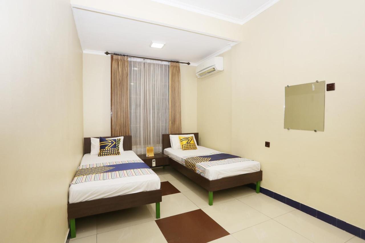 Spot On 2358 Aster Homestay Melati Esterno foto