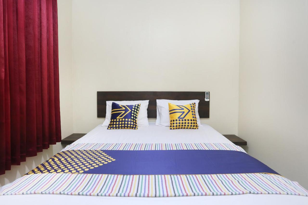 Spot On 2358 Aster Homestay Melati Esterno foto