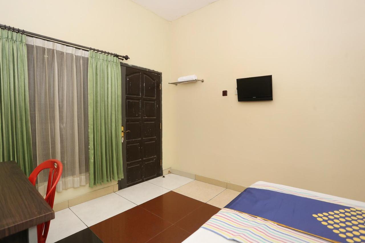 Spot On 2358 Aster Homestay Melati Esterno foto
