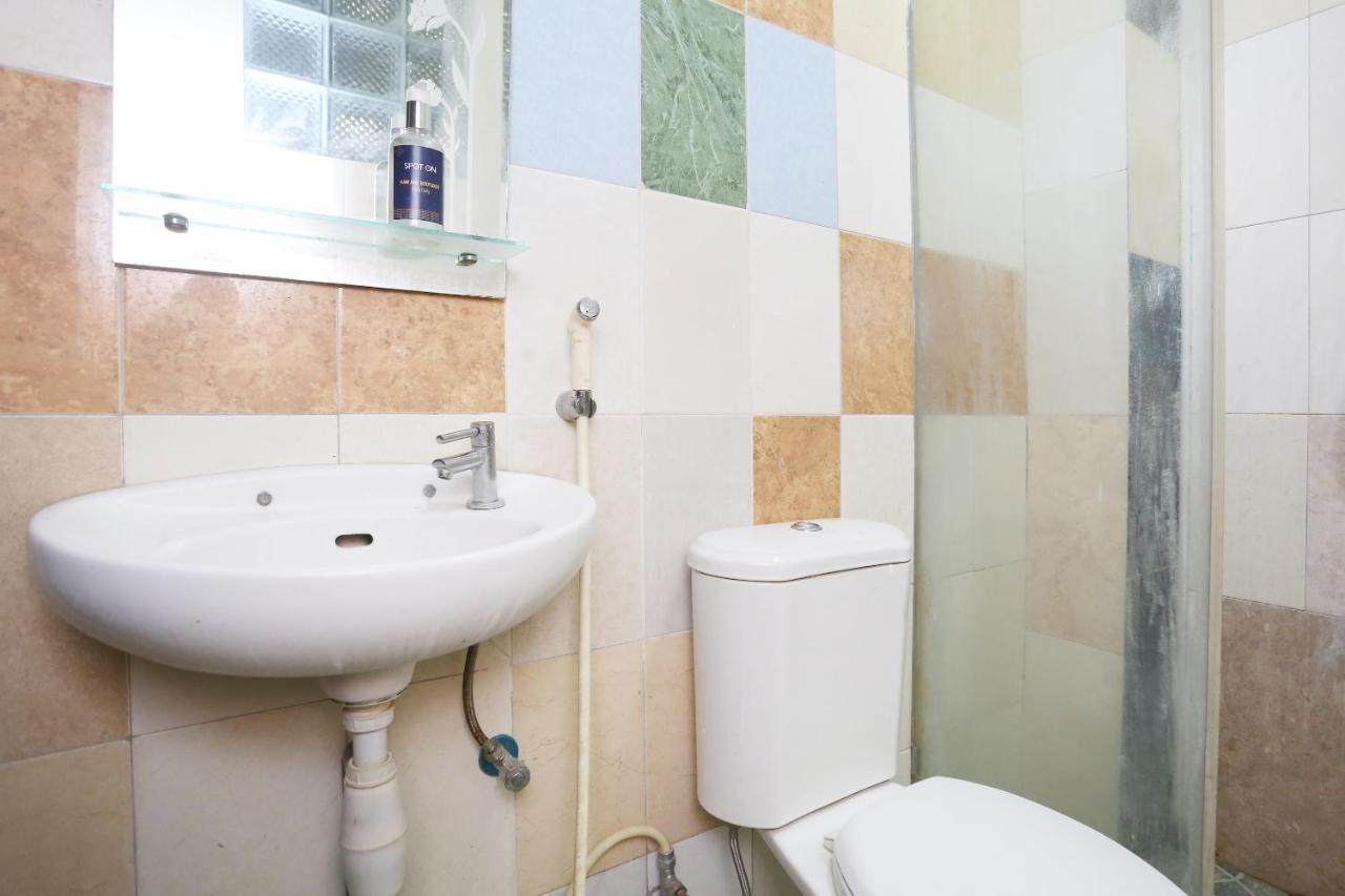 Spot On 2358 Aster Homestay Melati Esterno foto