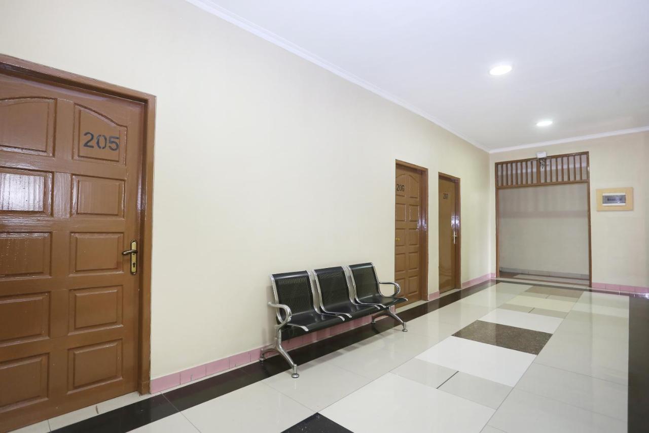 Spot On 2358 Aster Homestay Melati Esterno foto