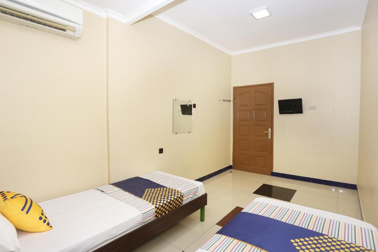 Spot On 2358 Aster Homestay Melati Esterno foto
