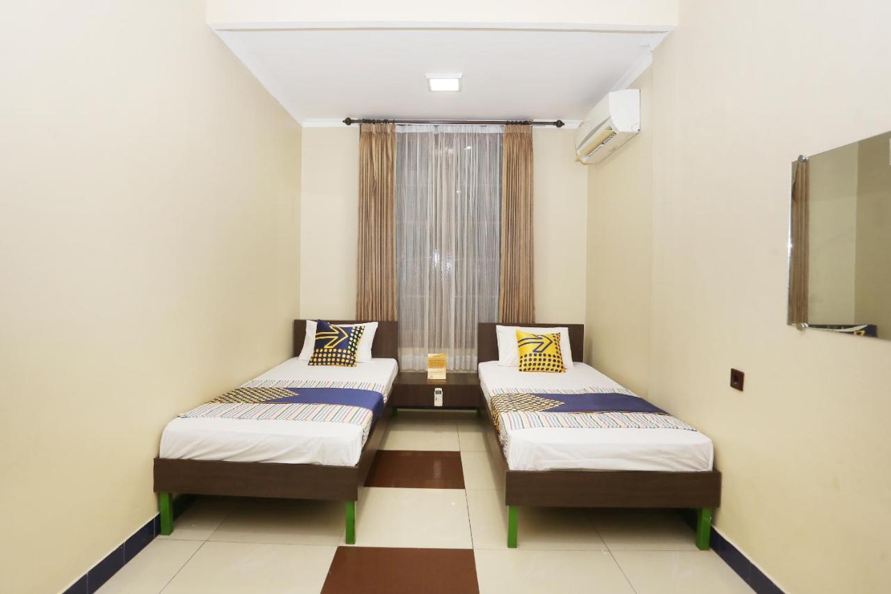 Spot On 2358 Aster Homestay Melati Esterno foto
