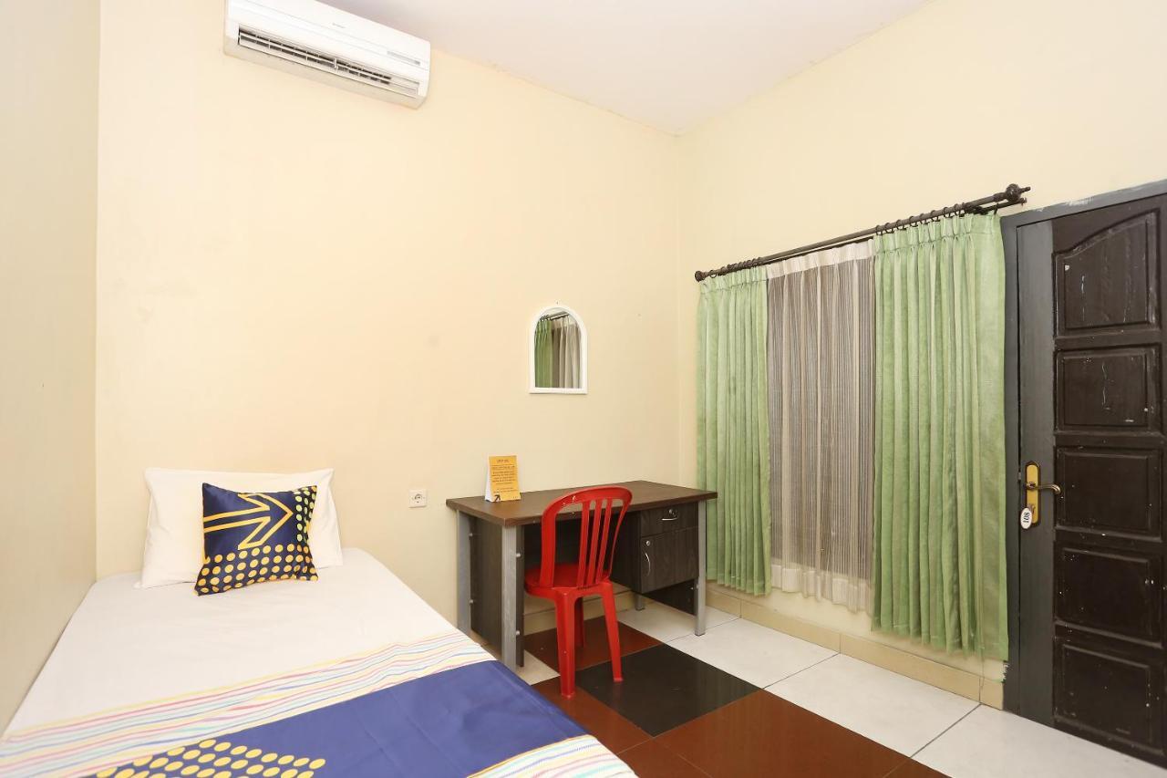 Spot On 2358 Aster Homestay Melati Esterno foto